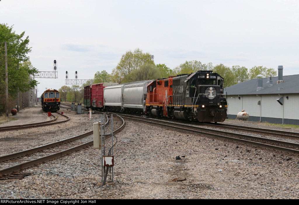IC 3108 & EJE 703 bring four cars for Kirk Yard east
